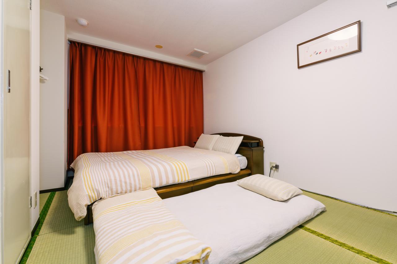Guest House Chiharu Fukuoka  Buitenkant foto